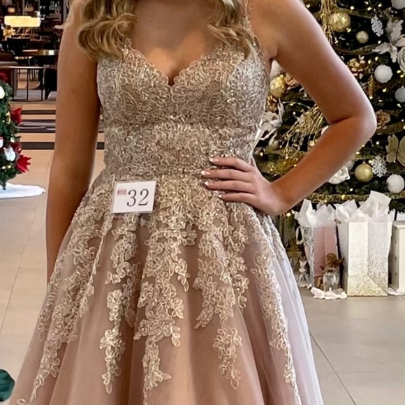 Sherri Hill Gold Sequins Tan Gown - Picture 3 of 3